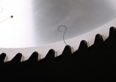 เพชรปลายแผงใบเลื่อยตัดอย่างชัดเจนขนาดแผงเครื่องมือ Sawblade